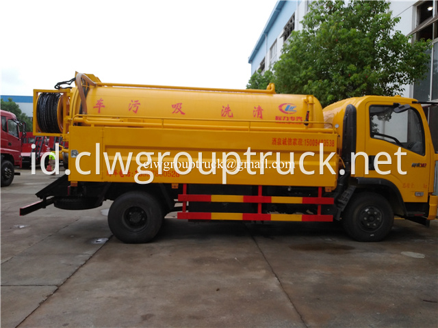 Suction Sewage Truck 3